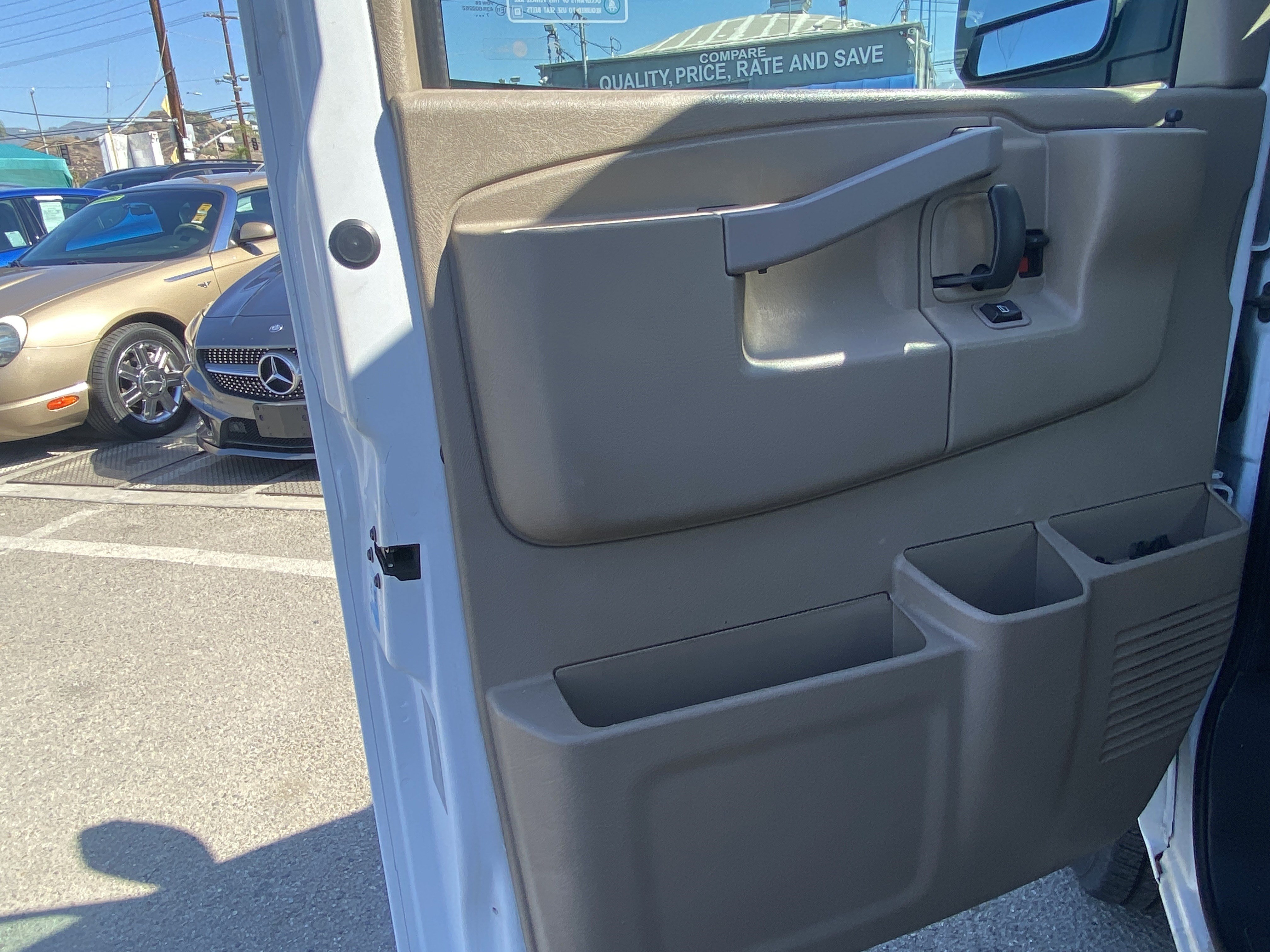 Used 2017 Chevrolet Express 2500 RWD image 14