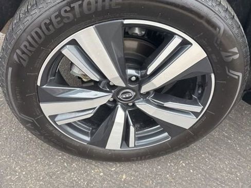 Used 2023 Nissan Rogue SL w/ SL Premium Package image 37