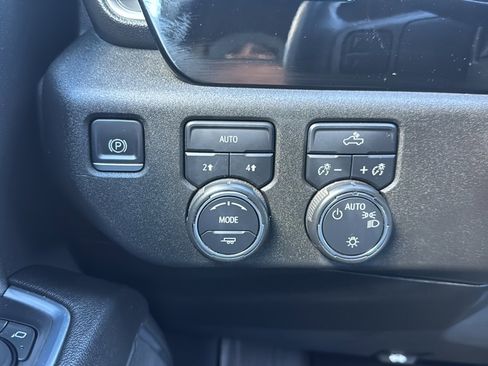 Used 2023 Chevrolet Silverado 1500 LT image 25