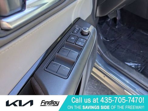 Used 2021 Toyota Venza LE AWD/4WD image 13