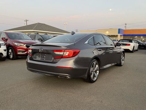 Used 2018 Honda Accord Touring image 6