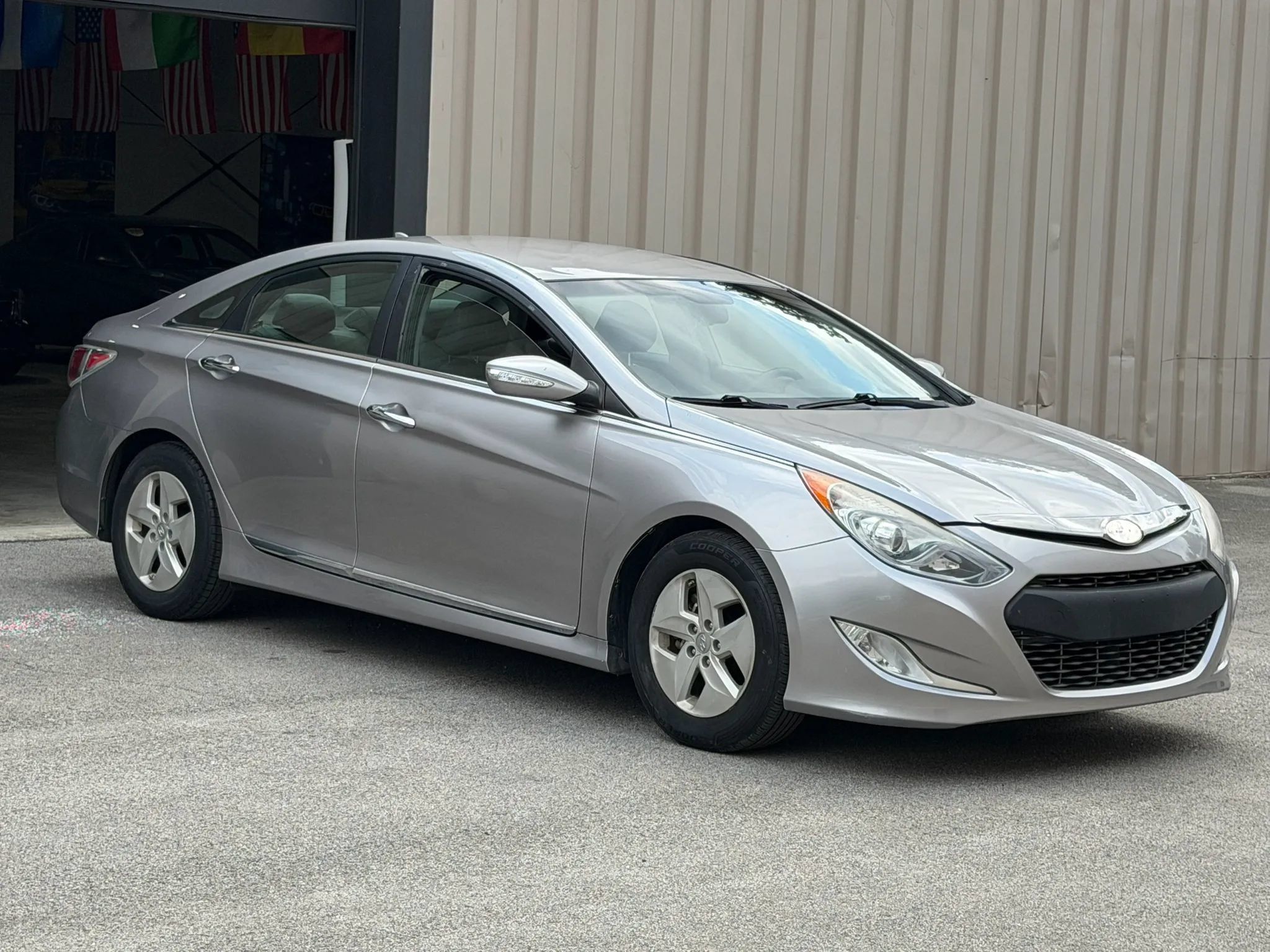 Used 2012 Hyundai Sonata Hybrid FWD image 1