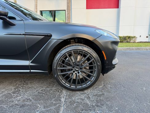 Used 2022 Aston Martin DBX image 4