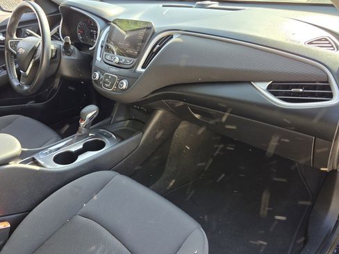 Used 2022 Chevrolet Malibu RS FWD image 17