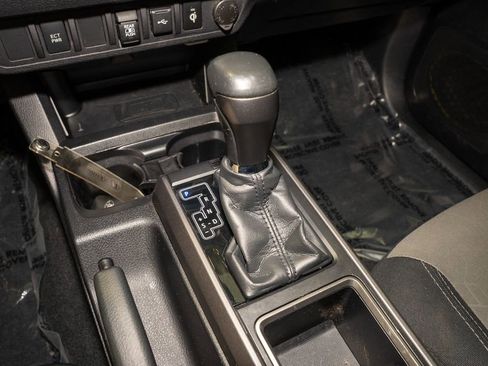 Used 2022 Toyota Tacoma TRD Off-Road image 15