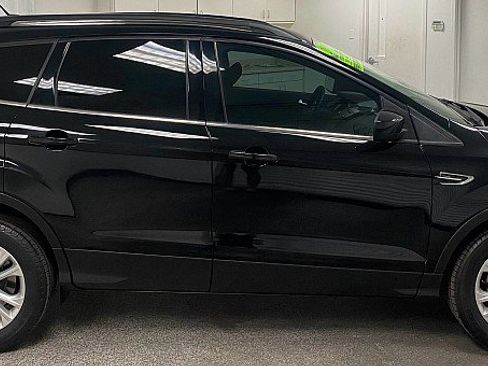 Used 2018 Ford Escape SE image 4