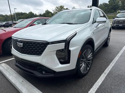 Used 2024 Cadillac XT4 Premium Luxury AWD/4WD image 2