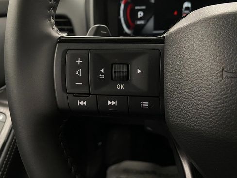 Used 2025 Nissan Rogue Platinum image 17