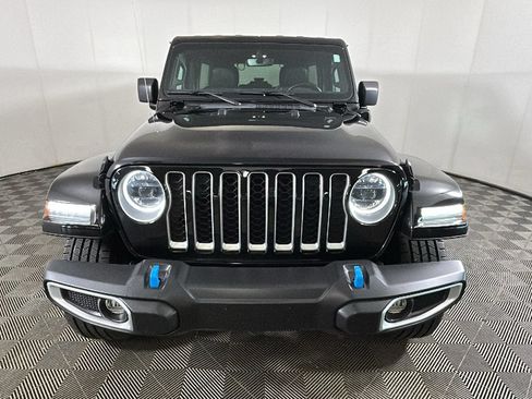 Used 2023 Jeep Wrangler Unlimited Sahara w/ Cold Weather Group AWD/4WD image 9