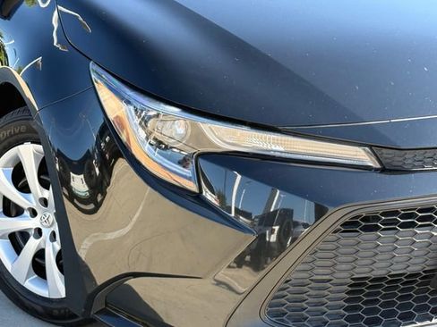 Used 2022 Toyota Corolla LE FWD image 3