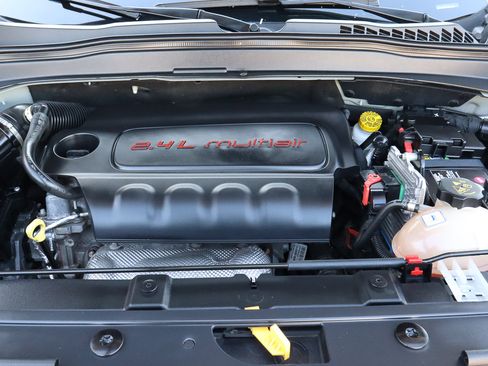 Used 2017 Jeep Renegade Latitude image 18