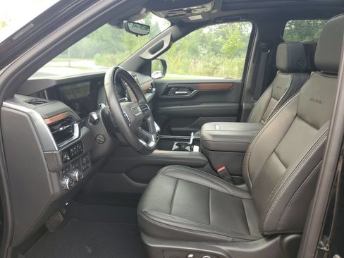 Used 2025 GMC Yukon Denali w/ Denali Reserve Package AWD/4WD image 14