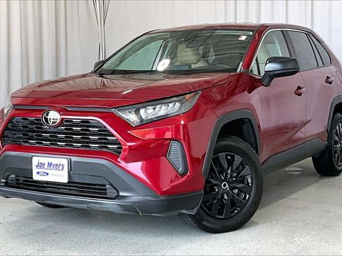 Used 2022 Toyota RAV4 LE FWD image 12
