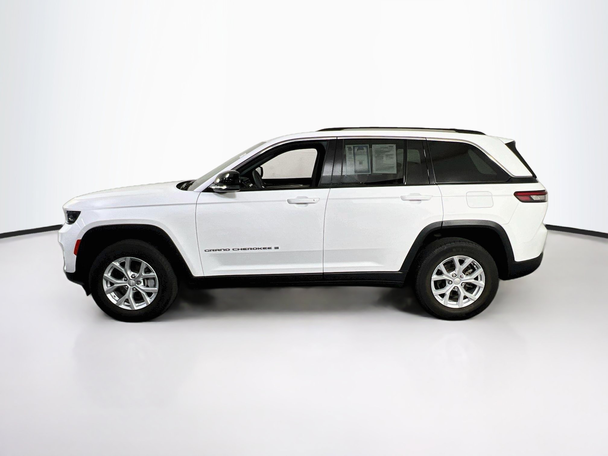 Used 2023 Jeep Grand Cherokee Limited w/ Trailer Tow Prep Group (B) AWD/4WD image 8