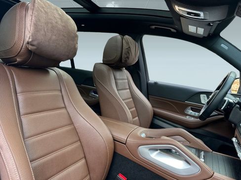 Used 2025 Mercedes-Benz GLS 450 4MATIC image 32