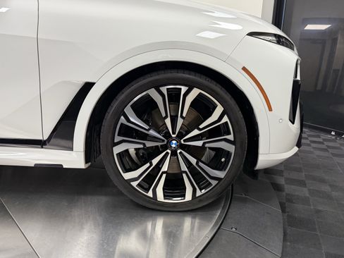 Used 2024 BMW X7 xDrive40i w/ M Sport Package AWD/4WD image 9