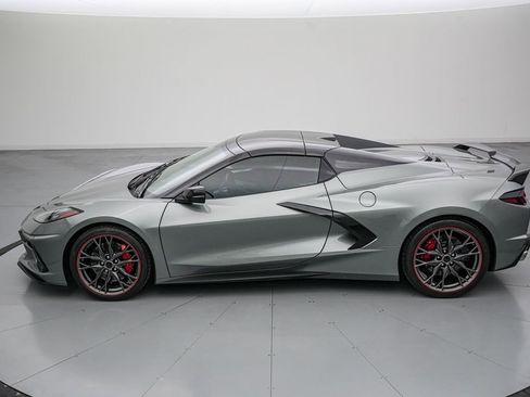 Used 2022 Chevrolet Corvette Stingray Premium Conv w/ Z51 Performance Package RWD image 9