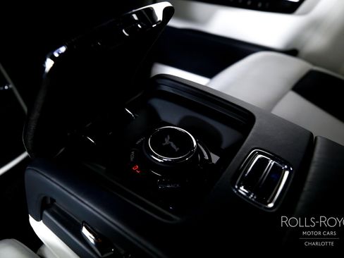 Used 2018 Rolls-Royce Phantom Sedan image 23