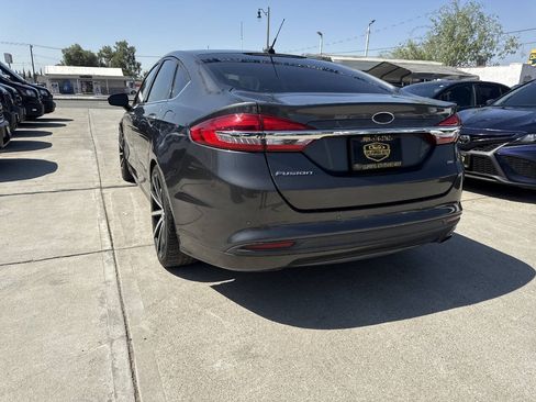 Used 2017 Ford Fusion SE FWD image 5