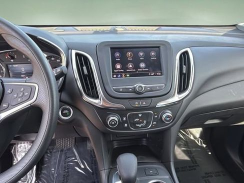 Used 2024 Chevrolet Equinox LT FWD image 11