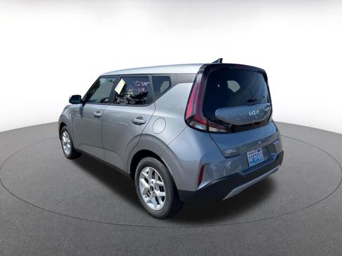 Used 2025 Kia Soul LX w/ LX Technology Package FWD image 7