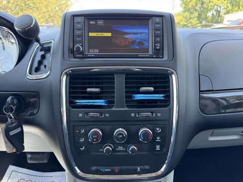 Used 2016 Dodge Grand Caravan SXT image 14