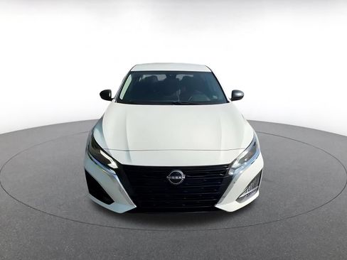 Used 2025 Nissan Altima 2.5 SV FWD image 4