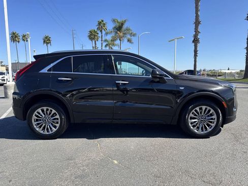 Used 2024 Cadillac XT4 Premium Luxury image 3