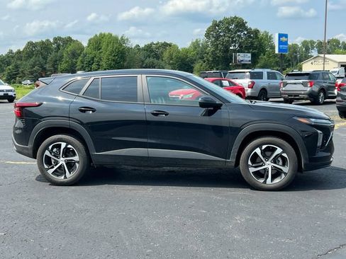 Used 2024 Chevrolet Trax RS w/ Driver Confidence Package FWD image 27