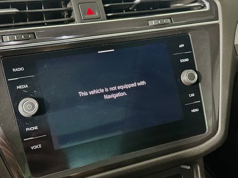 Used 2022 Volkswagen Tiguan SE w/ Panoramic Sunroof Package image 21