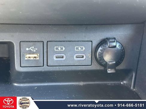 Used 2023 Toyota Highlander XLE AWD/4WD image 29