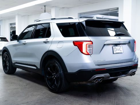 Used 2020 Ford Explorer Platinum w/ Premium Technology Package image 4