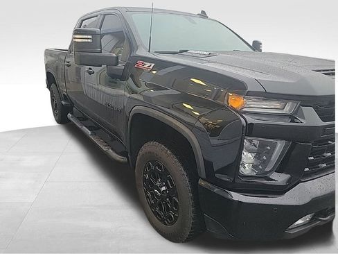 Used 2023 Chevrolet Silverado 2500 LT w/ Midnight Edition image 4