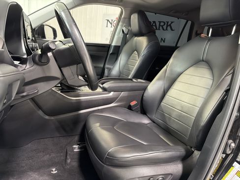 Used 2021 Toyota Highlander XLE FWD image 9