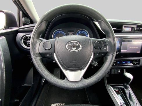 Used 2018 Toyota Corolla LE FWD image 6