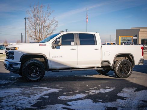 Used 2024 Chevrolet Silverado 2500 LT image 11