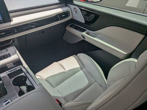Certified 2025 Lincoln Aviator Reserve w/ Luxury Package AWD/4WD image 19