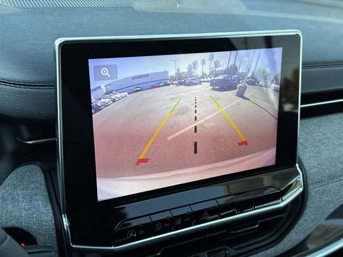 Used 2024 Jeep Compass Latitude image 14