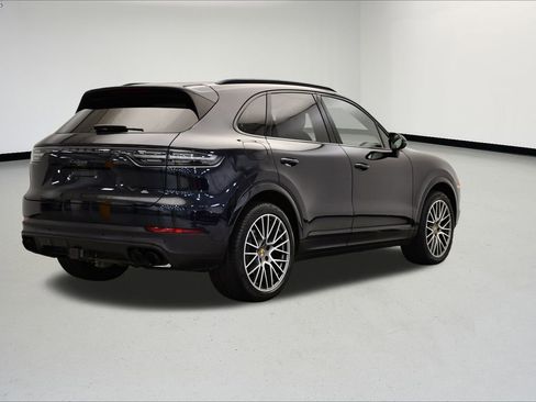 Used 2022 Porsche Cayenne Platinum Edition image 7
