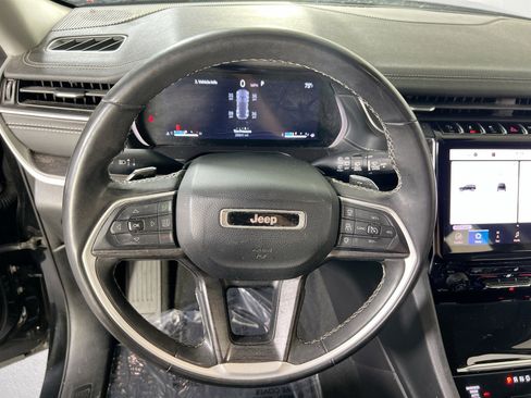 Used 2023 Jeep Grand Cherokee Limited image 11