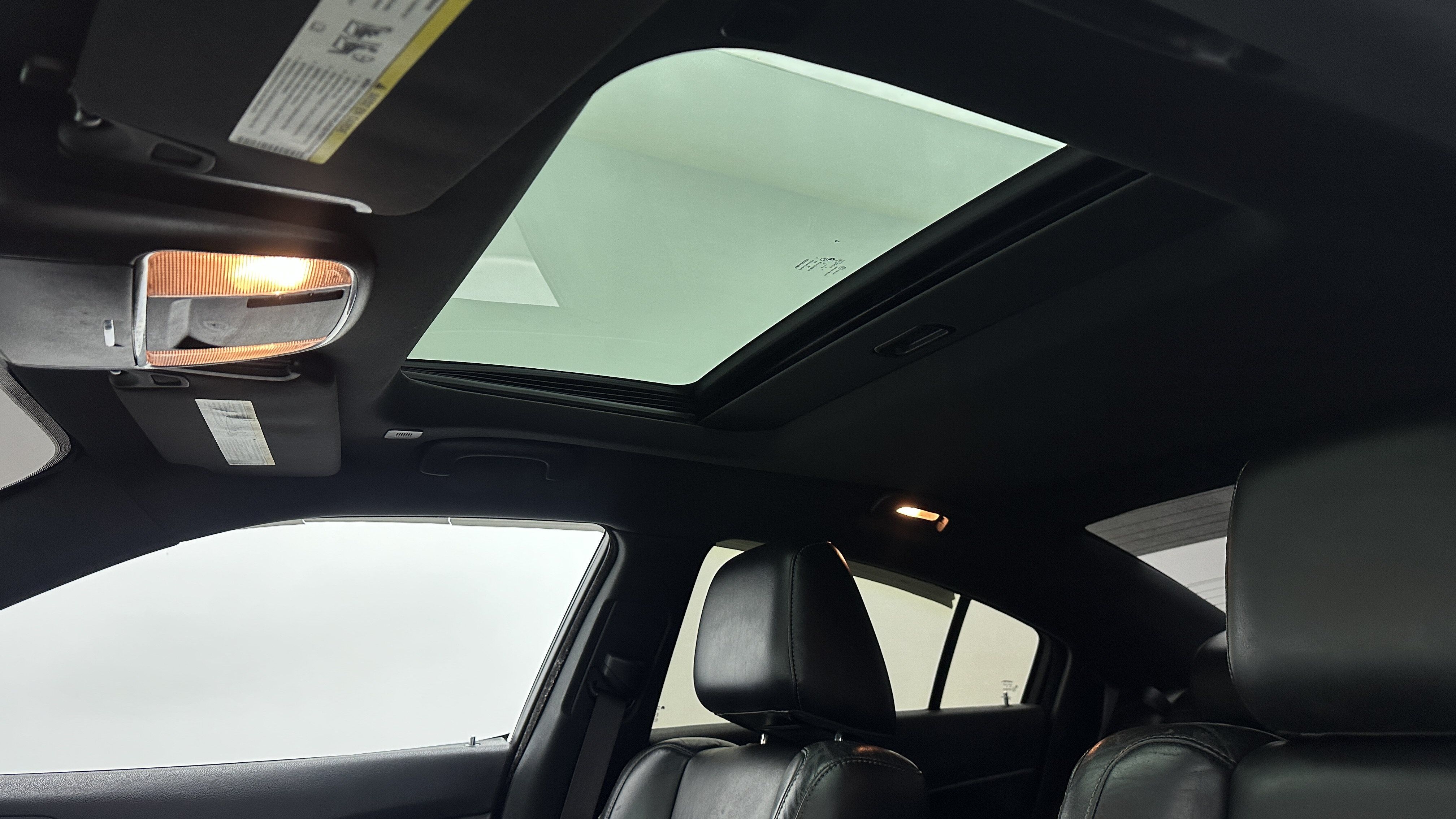 Used 2020 Dodge Charger SXT w/ Leather Interior Group RWD image 5
