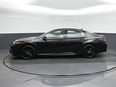 Used 2022 Toyota Camry XSE image 4