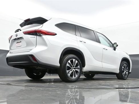Used 2022 Toyota Highlander XLE image 27