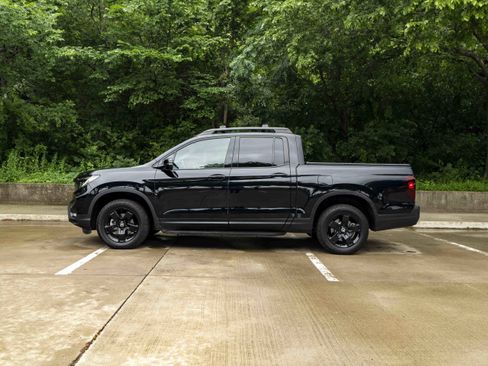 Used 2025 Honda Ridgeline Black Edition image 6