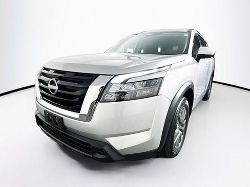 Certified 2024 Nissan Pathfinder SV image 1