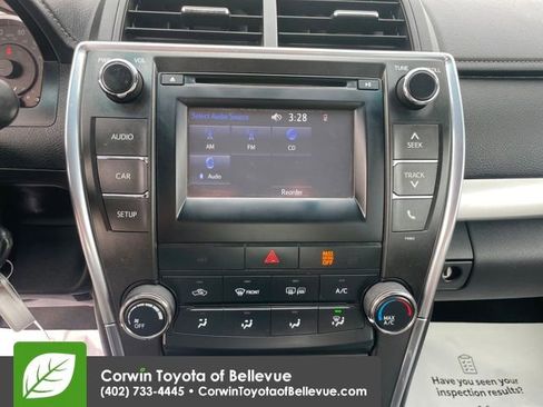 Used 2015 Toyota Camry SE w/ Moonroof Package image 18