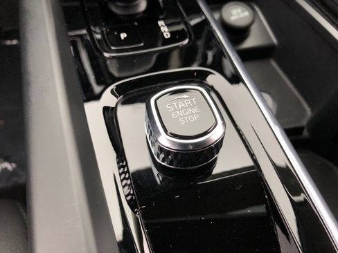 Used 2025 Volvo V60 B5 Cross Country Plus image 29