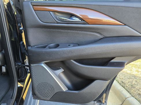 Used 2019 Cadillac Escalade Luxury image 13
