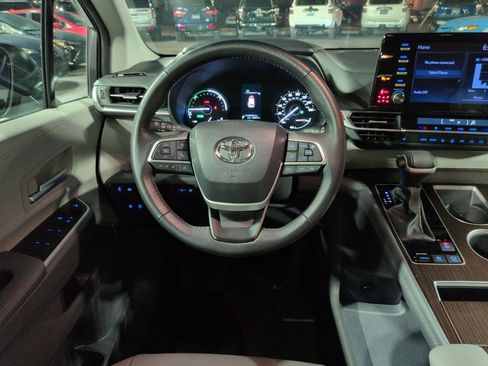 Used 2024 Toyota Sienna XLE image 13