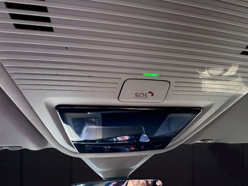 Used 2025 Volkswagen Atlas SE image 18